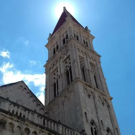 Lea Podstrana